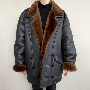 Vintage 100% genuine leather & Spanish shearling coat. 🖤